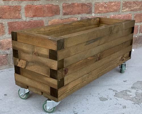 Planter wheels wooden - on,